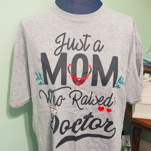 NWOT Mom's T-shirt